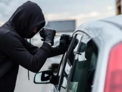 Viral Aksi Pencurian Modus Mobil Berasap di Tebet